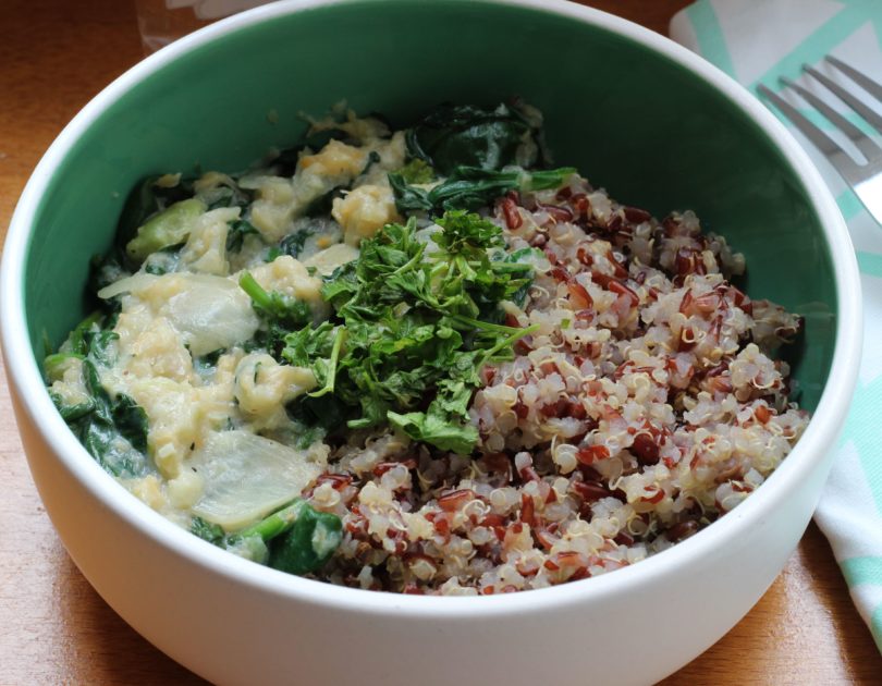 Riz rouge de Camargue et quinoa avec un trio de légumes à la sauce fromagère