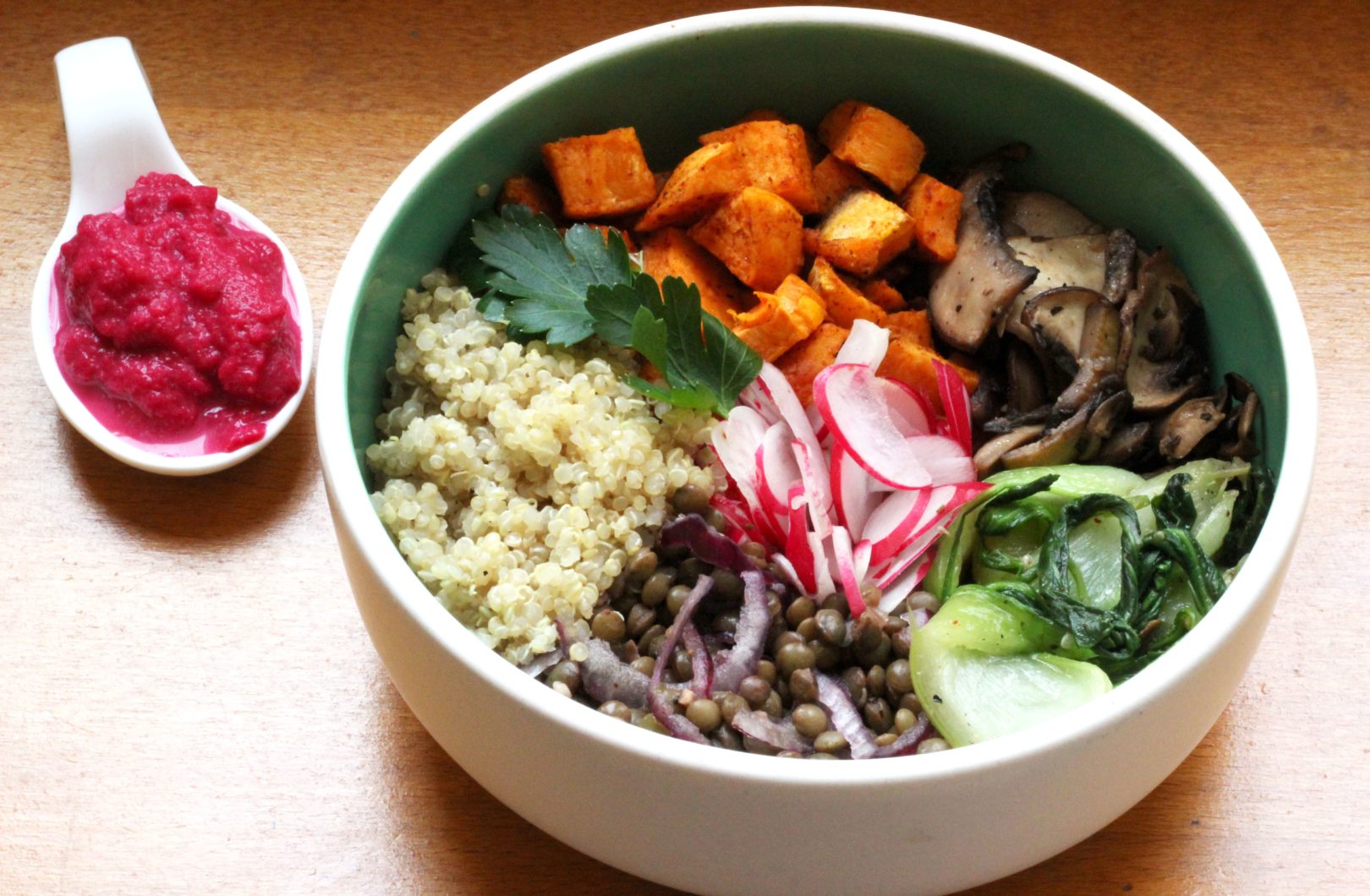 Buddha bowl au quinoa lentilles vertes et légumes d’hiver