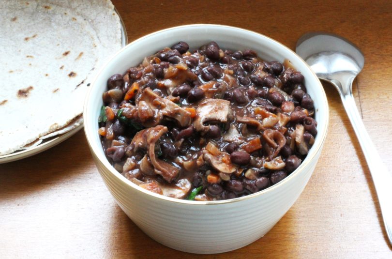 Ragoût de haricots Azuki et légumes d’hiver accompagné de tortillas