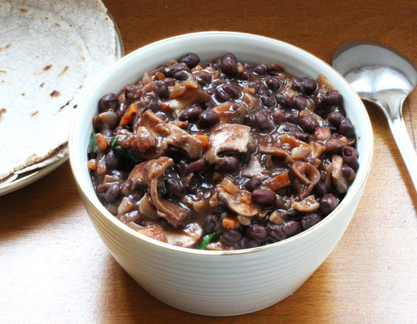 Ragoût de haricots Azuki et légumes d’hiver accompagné de tortillas