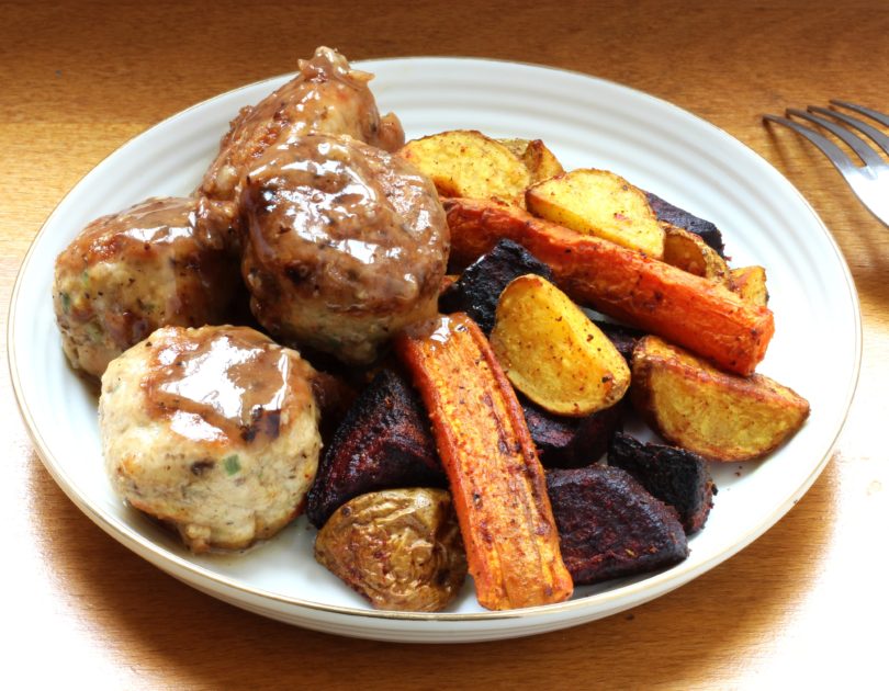 Boulettes de poulet à la japonaise et légumes d’hiver rôtis