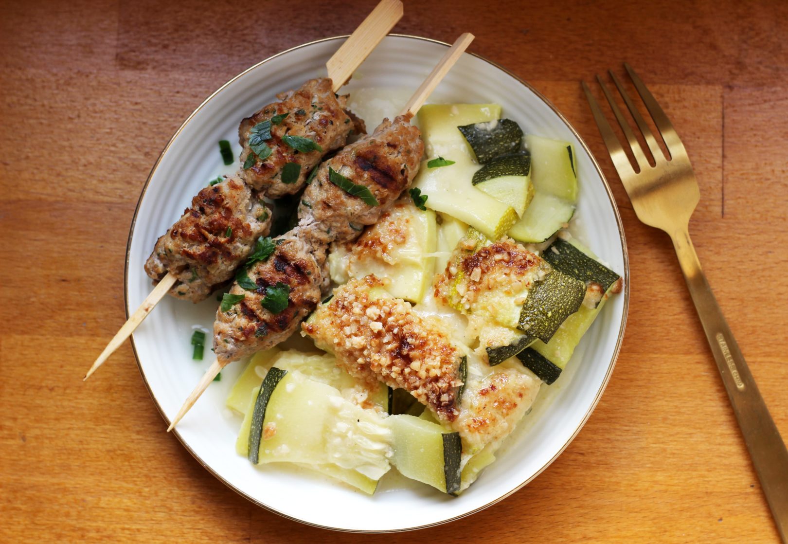 Boulettes de viande à la turque et courgettes à la béchamel