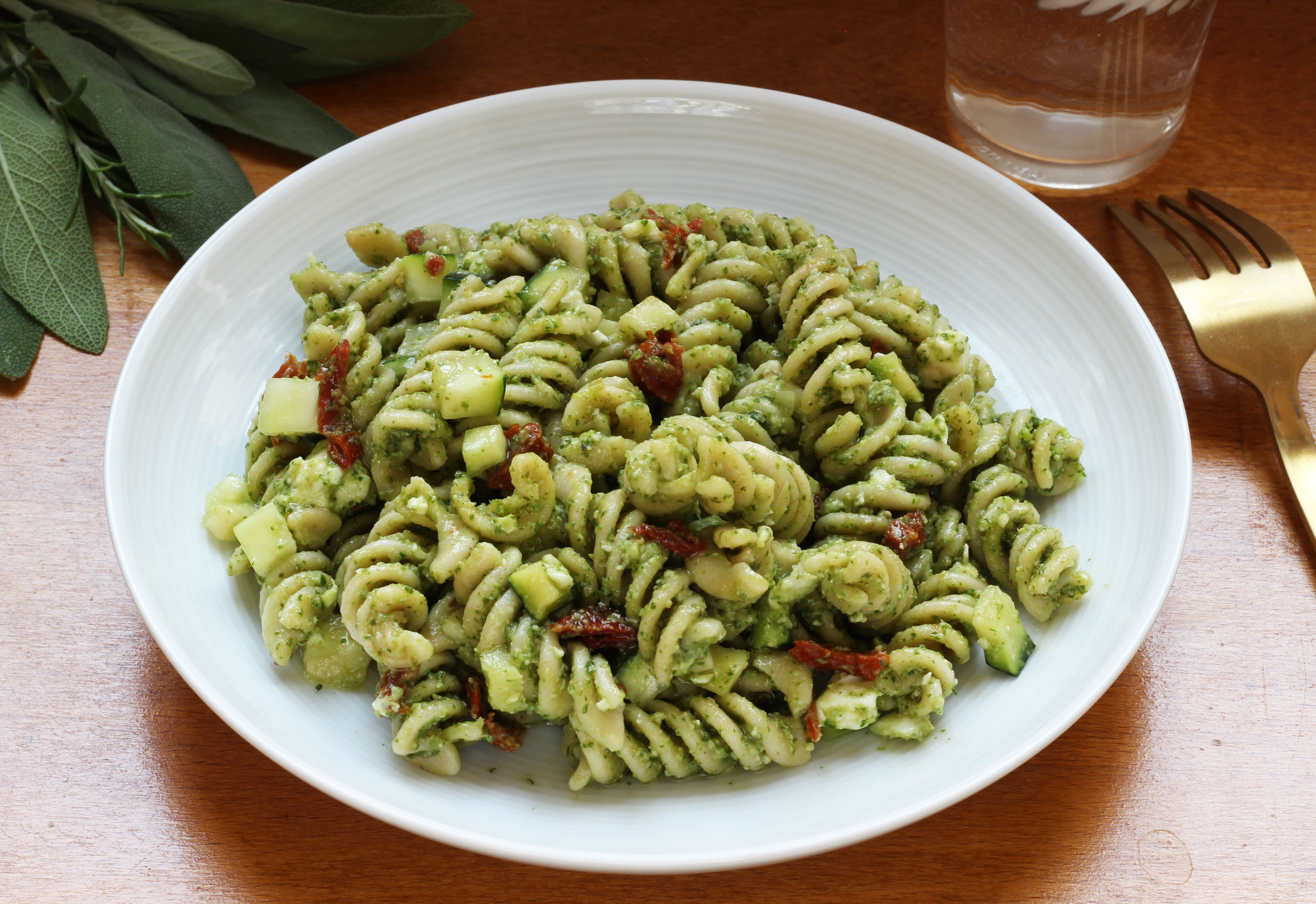 Salade de pâtes aux tomates séchées et pesto de roquette Milleprep
