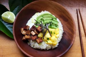 poke-bowl-tofu-marine-ananas