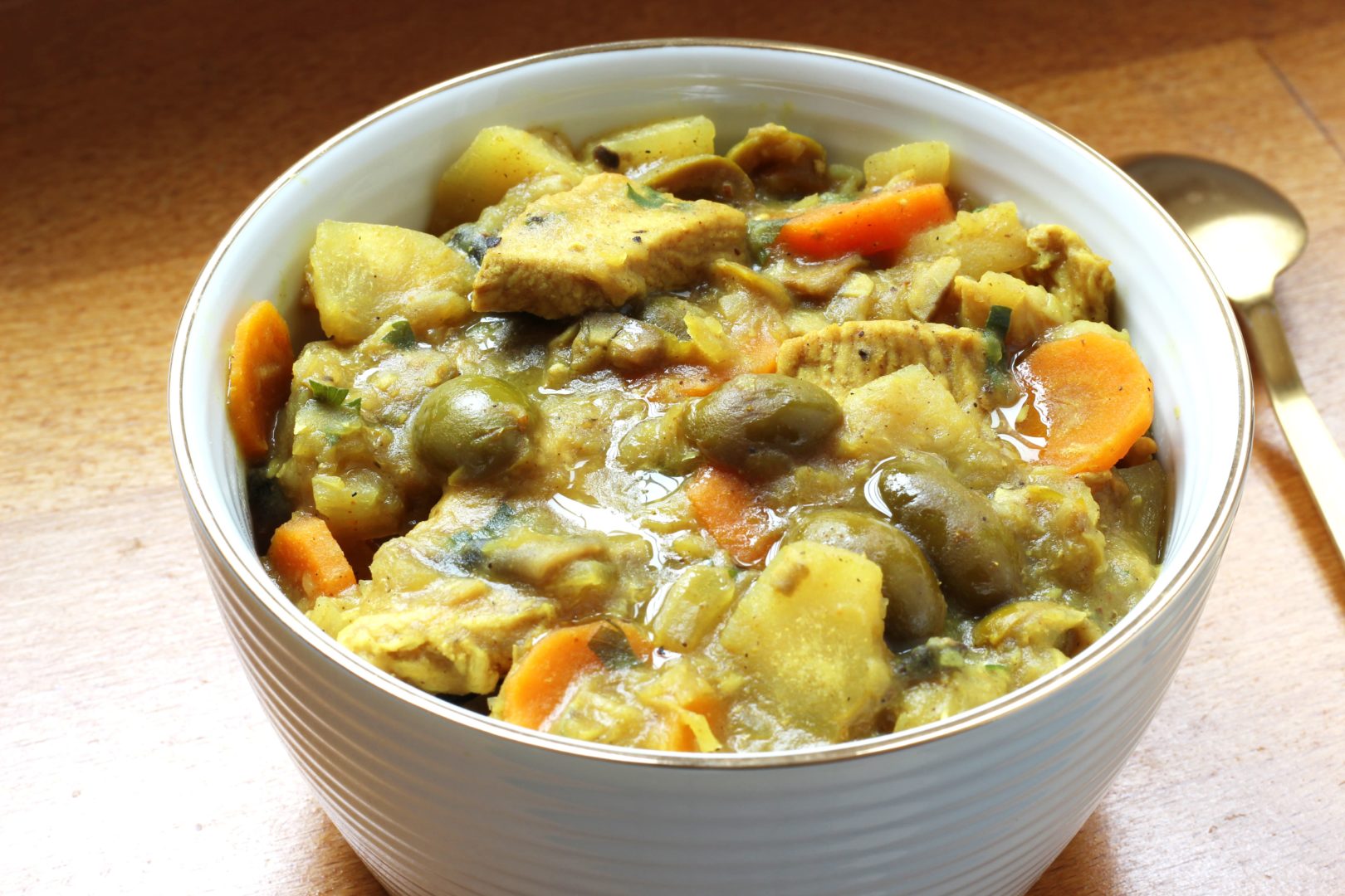 ragout-de-poulet-aux-olives-et-manioc