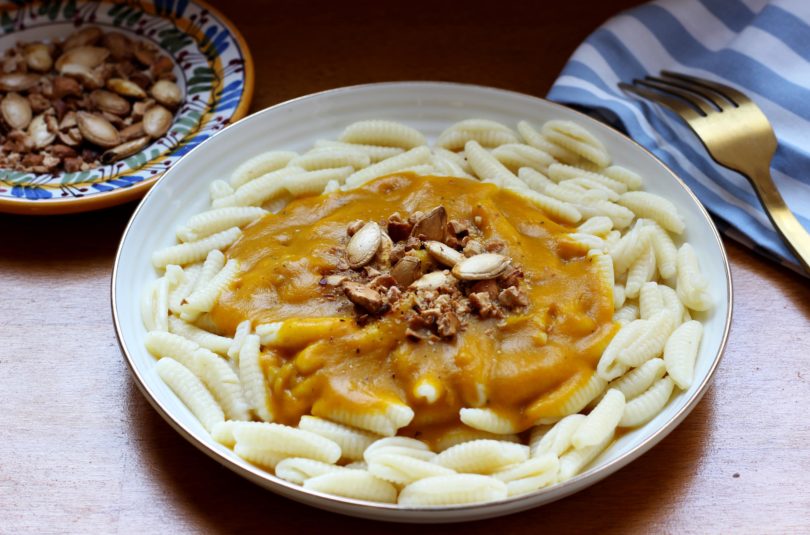 Malloreddus à la sauce au potimarron et noix de cajou grillées