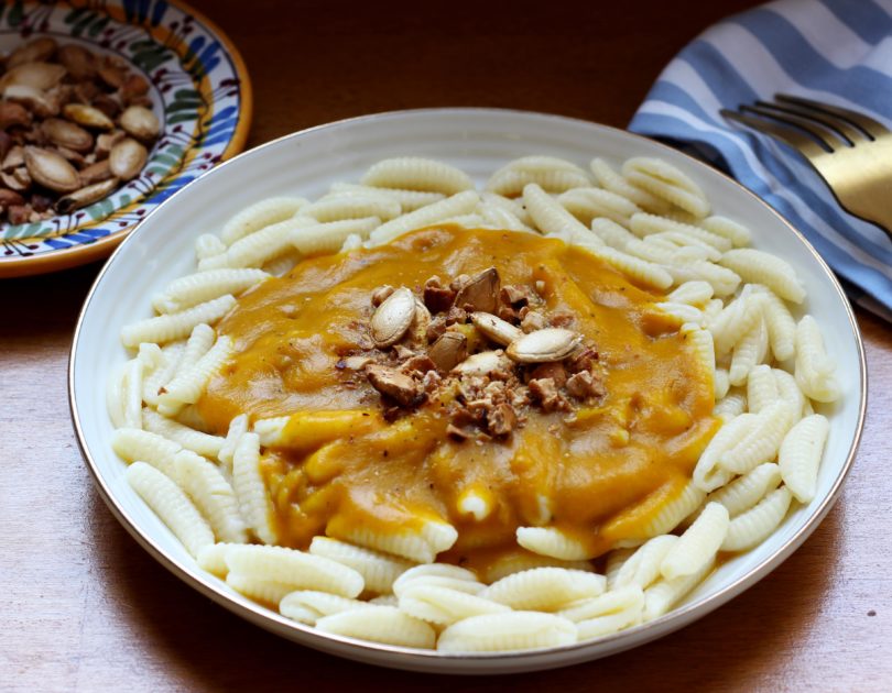 Malloreddus à la sauce au potimarron et noix de cajou grillées