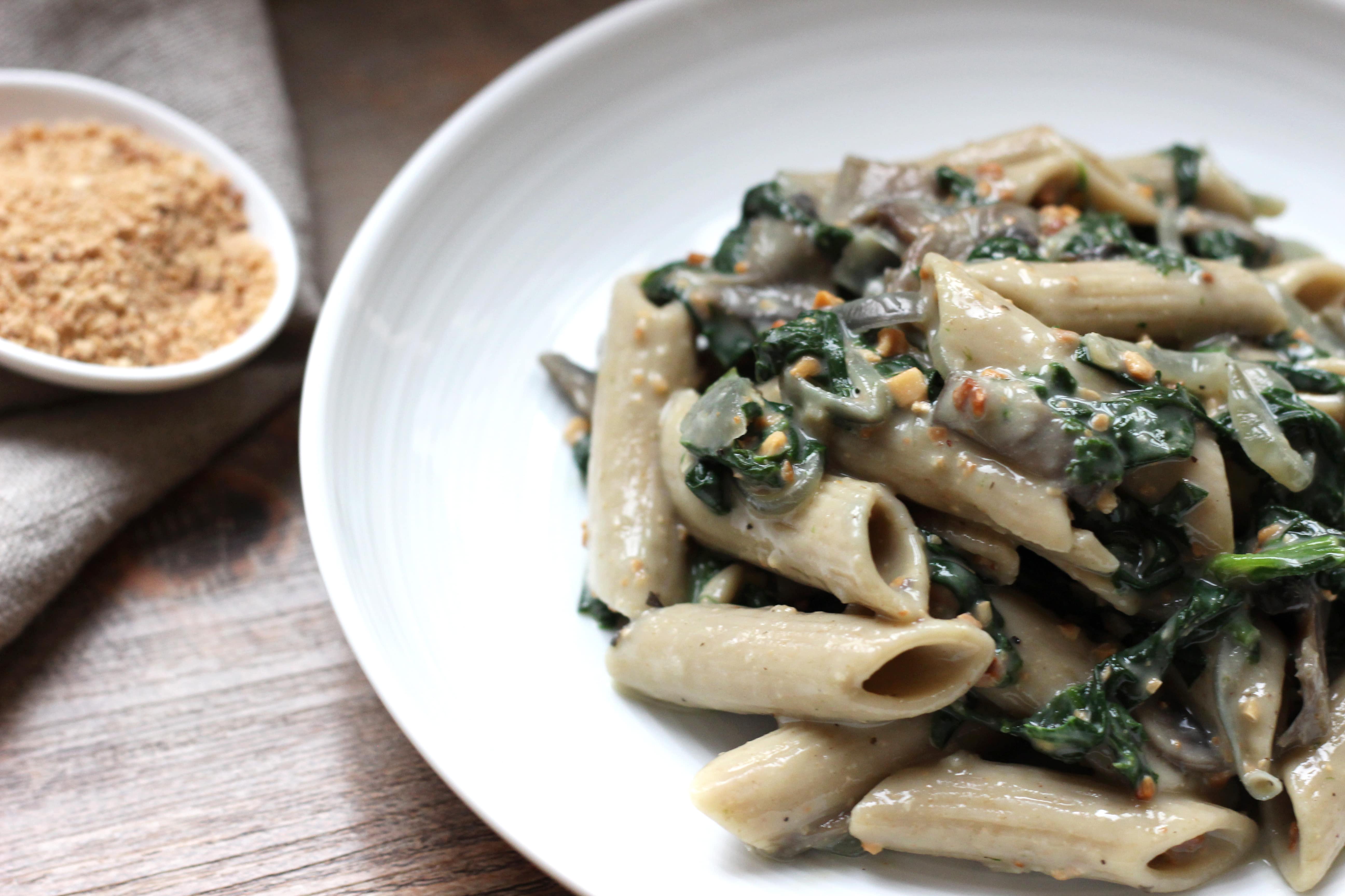 Penne sauce crémeuse aux épinards, champignons et noix de cajou grillées 3 Penne sauce crémeuse aux épinards, champignons et noix de cajou grillées 3