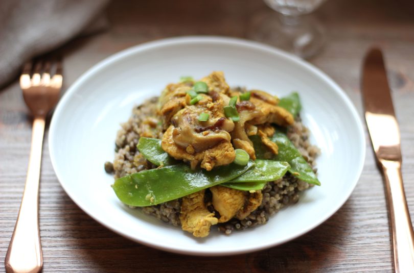 Poulet tikka aux pois gourmands et champignons shiitake