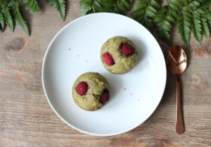 muffins-matcha-framboises-de-haut